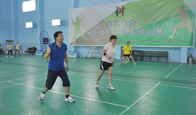 參加混雙比賽的華億國際選手