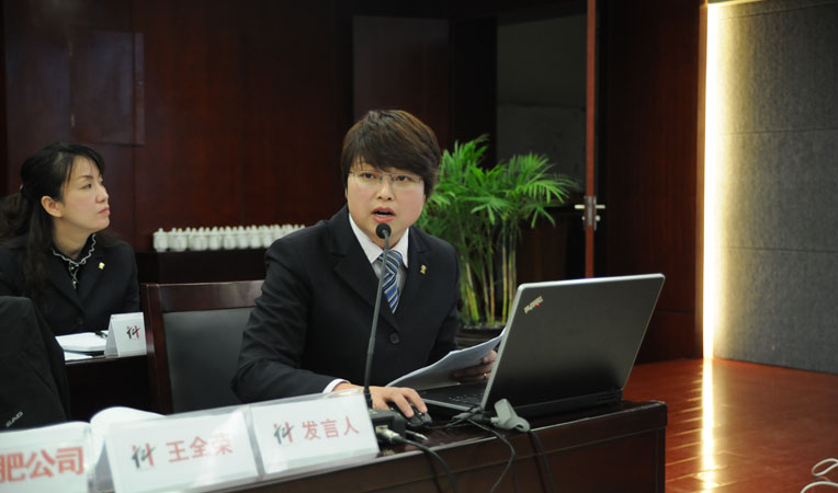 偉晨公司總經理兼華億國際副總經理孫艷匯報2012年偉晨公司工作情況