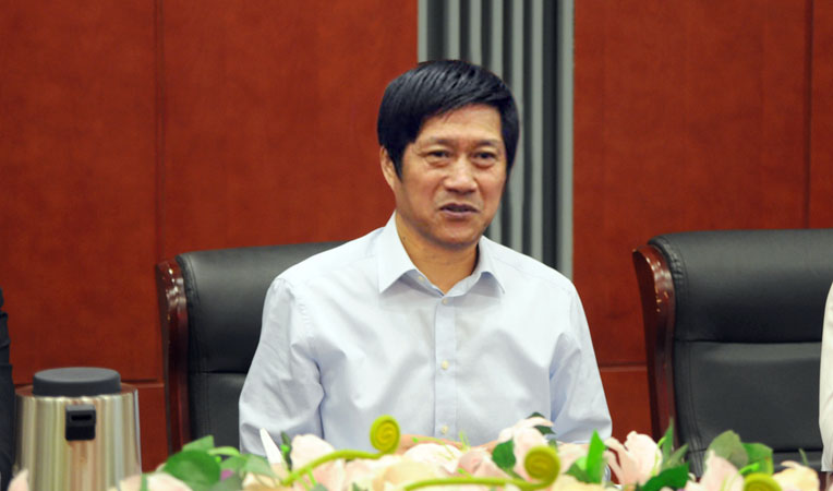 華億集團(tuán)董事長(zhǎng)項(xiàng)義水介紹集團(tuán)發(fā)展戰(zhàn)略