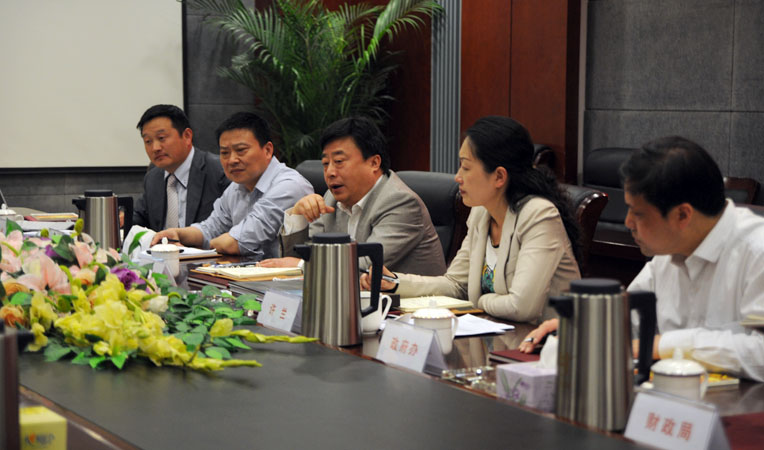 出席會(huì)議的鏡湖區(qū)領(lǐng)導(dǎo)