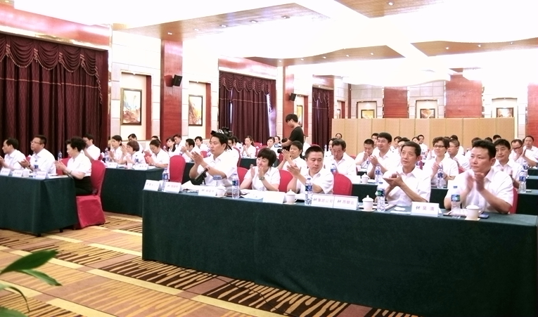 參會人員為項總的精彩匯報鼓掌