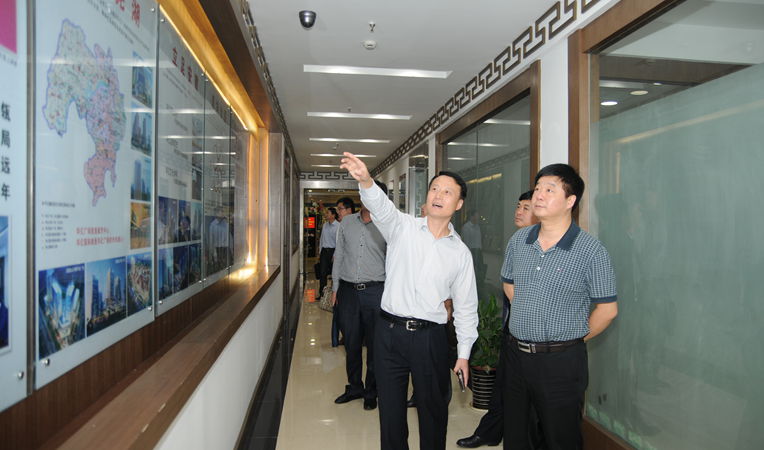 錢界殊書記一行參觀華億集團總部