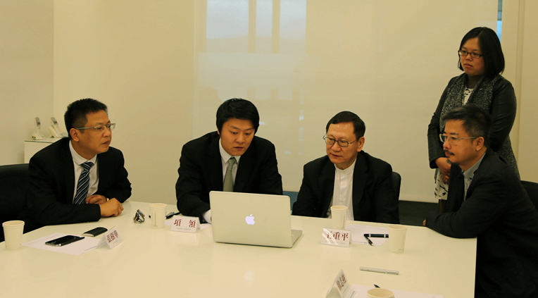 項領(lǐng)總裁對李祖原大師團隊的精湛作品表示欣賞