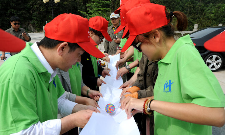 “能量傳輸”游戲鍛煉了團(tuán)隊(duì)的高效協(xié)作