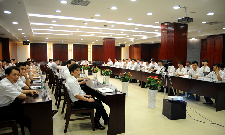 2014年年中經濟工作會議現場