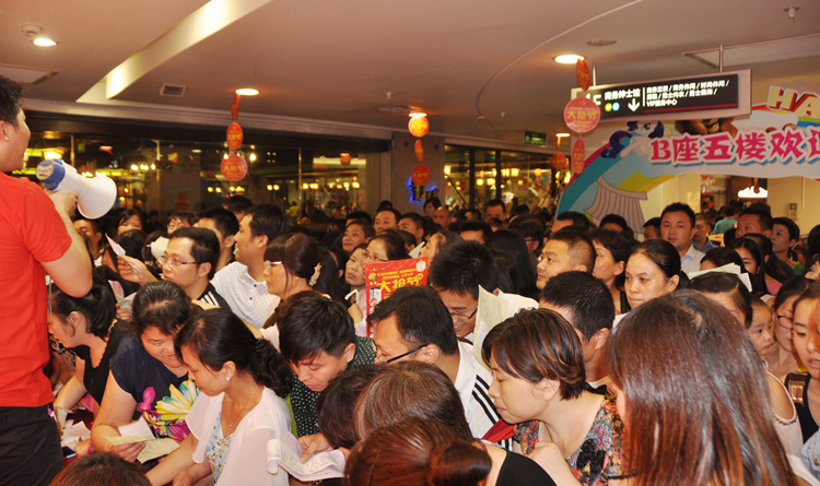 “大搶節(jié)”特價貨品遭瘋搶