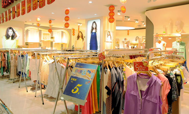 “大搶節(jié)”熱銷(xiāo)服飾備貨足