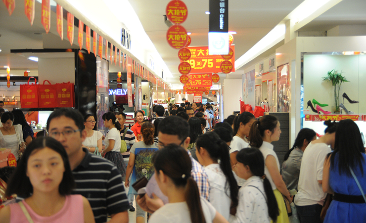 華億國際過道變得異常擁擠