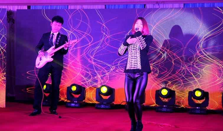 樂(lè)隊(duì)現(xiàn)場(chǎng)演唱歌曲