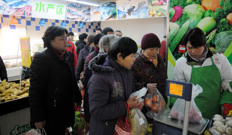 消費者排隊稱重