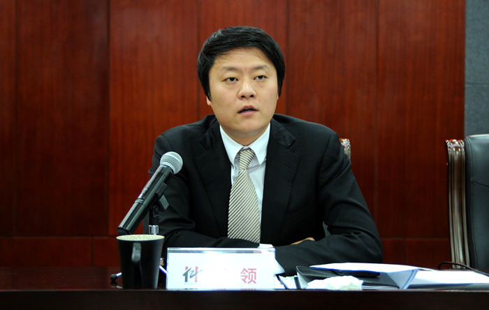 項領總裁主持會議并發表講話