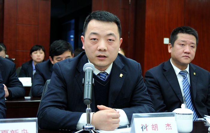 華億城市生活廣場公司副總經理胡杰討論發言