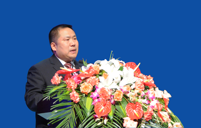 張靖副總裁宣讀集團2014年度表彰先進的決定