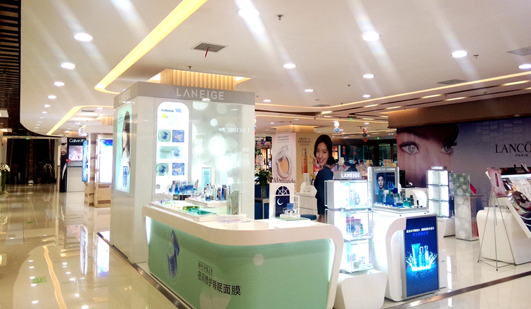 調(diào)整升級(jí)后,華億國(guó)際購(gòu)物中心更具國(guó)際風(fēng)范