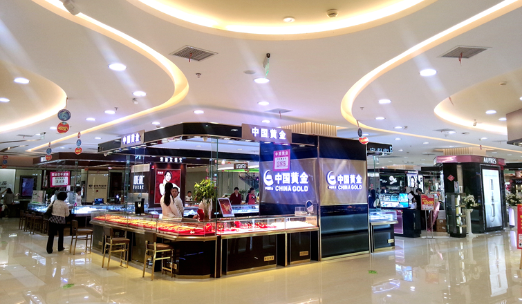 調(diào)整升級(jí)后,華億國(guó)際購(gòu)物中心更具國(guó)際風(fēng)范