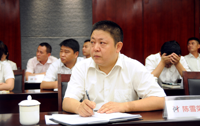 華億集團總裁助理陳雪榮參加會議