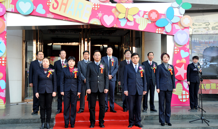 出席升旗儀式的領(lǐng)導(dǎo)