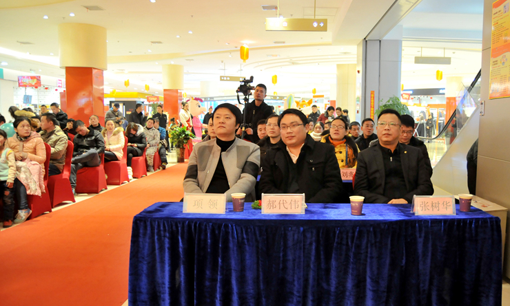 繁昌縣委常委、組織部長郝代偉與華億集團總裁項領共同見證品牌簽約