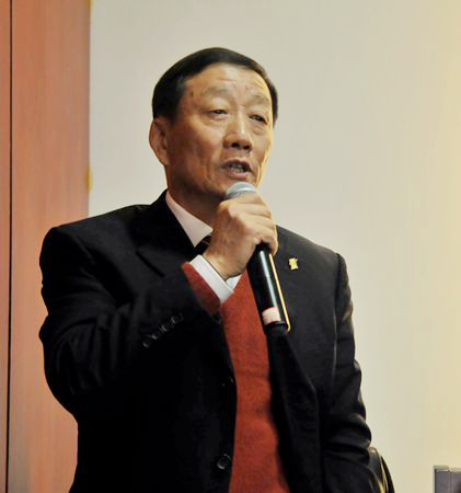 集團顧問章國平向大家拜年