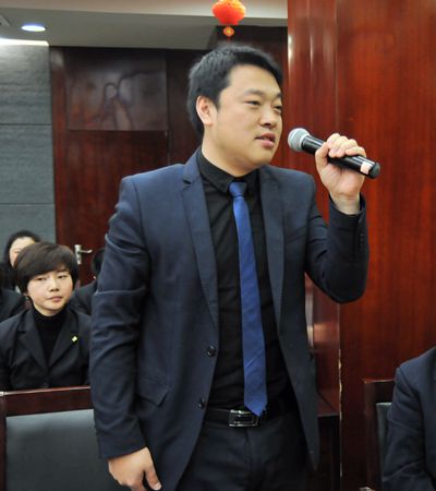 華億樂購公司副總經理朱浩向大家拜年