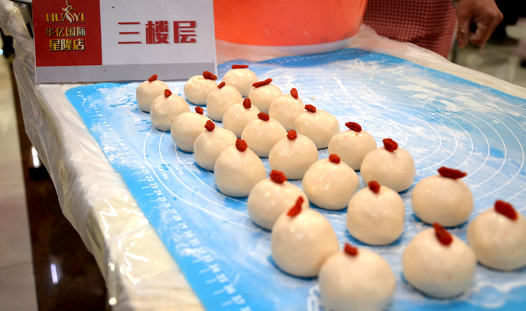 三樓層制作的創(chuàng)意湯圓