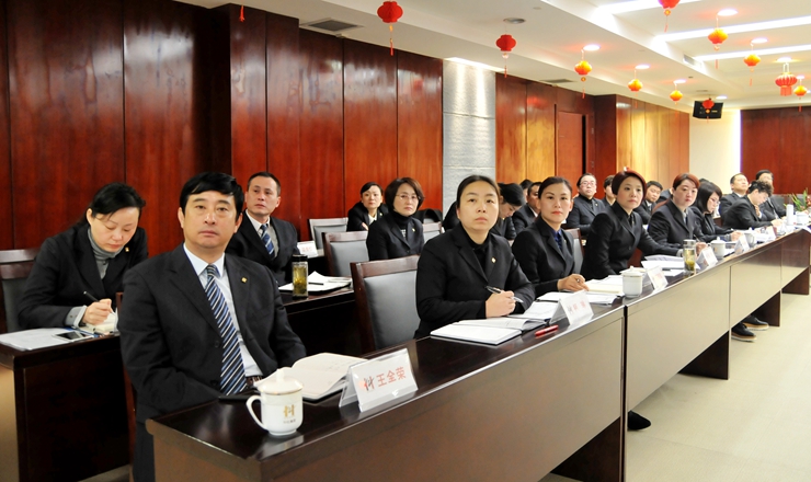 與會代表認真聽取匯報