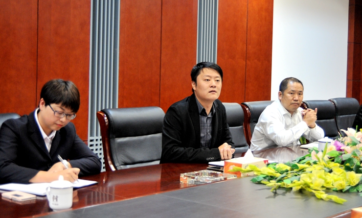 項領總裁匯報企業經營情況