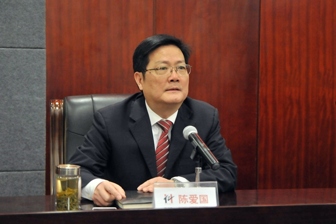 集團黨委書記、副總裁陳愛國主持大會