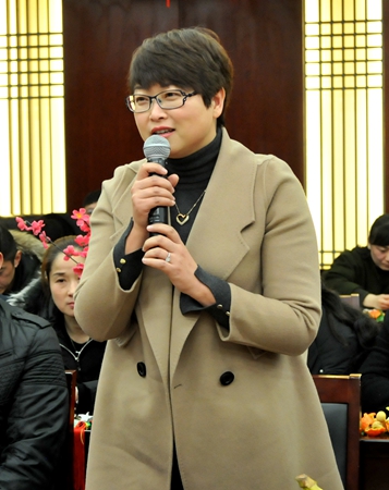 偉晨公司總經理孫艷向大家拜年