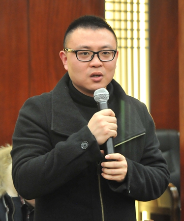 華億環球影城繁昌店經理薛永峰向大家拜年