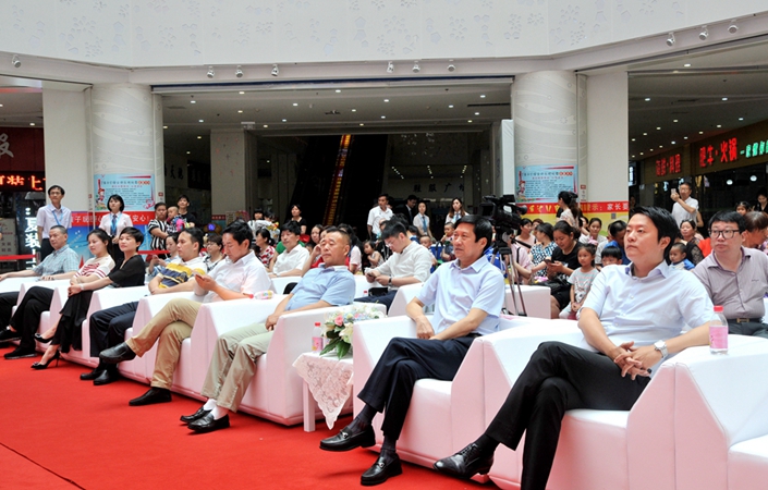 華億集團董事長項義水、總裁項領出席開業(yè)儀式