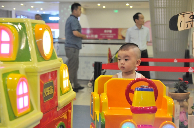 小朋友在小馬王國滁州店體驗項目