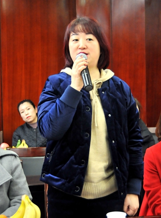 華億國際副總經理、星隆店店總楊艷菁向大家拜年