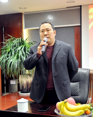 集團副總裁張靖向大家拜年