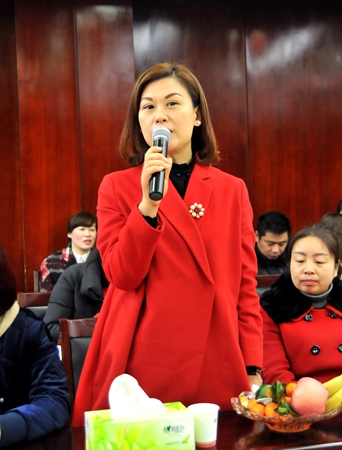 華億國際繁昌店常務副總經理王惠瑾向大家拜年