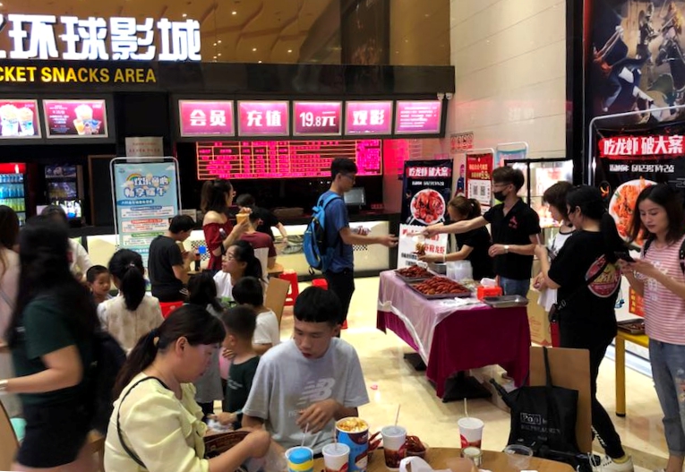 影迷開心品嘗龍蝦