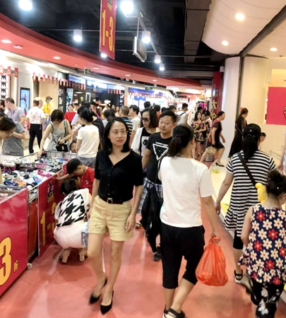 消費者選購商品