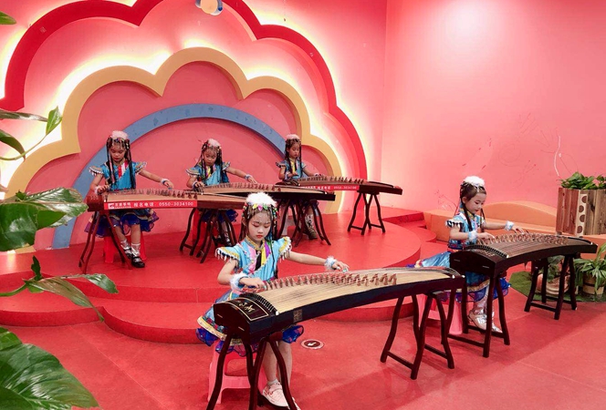 小馬王國國慶節古箏表演