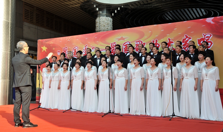 華樂合唱團演出中