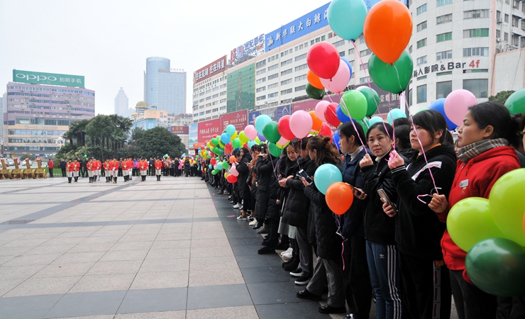 員工代表整齊列隊