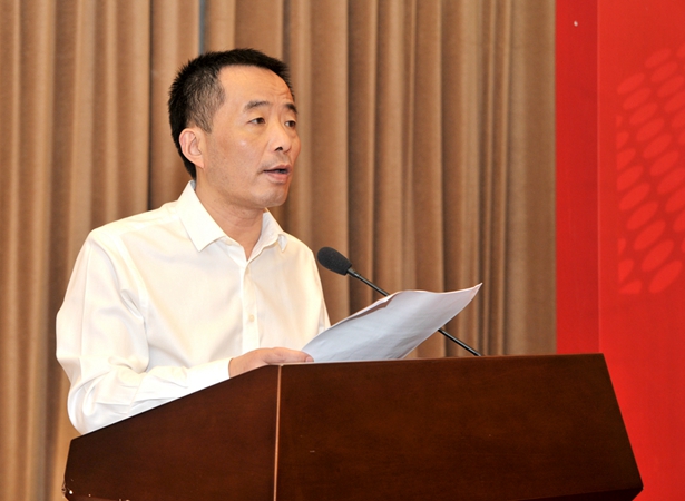 蕪湖市副市長賀東主持簽約儀式