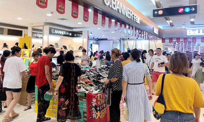 消費者選購商品