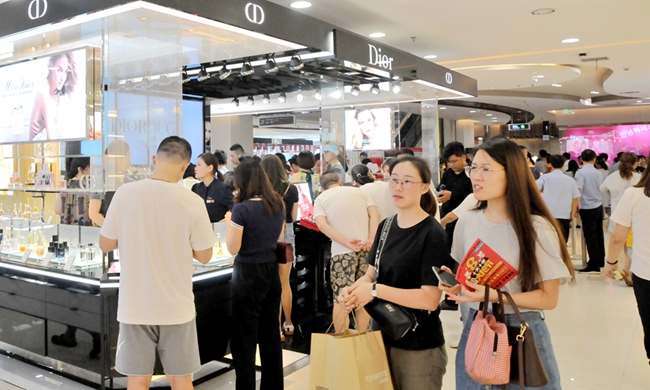 消費者選購商品