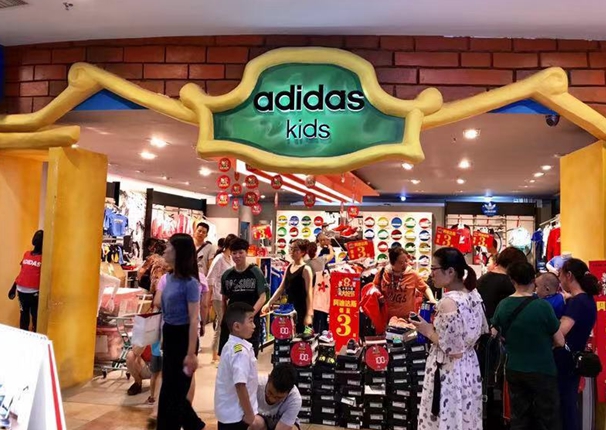 小馬王國(guó)百貨區(qū)人氣火爆