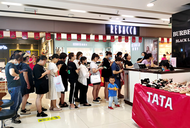 收銀臺排隊付款